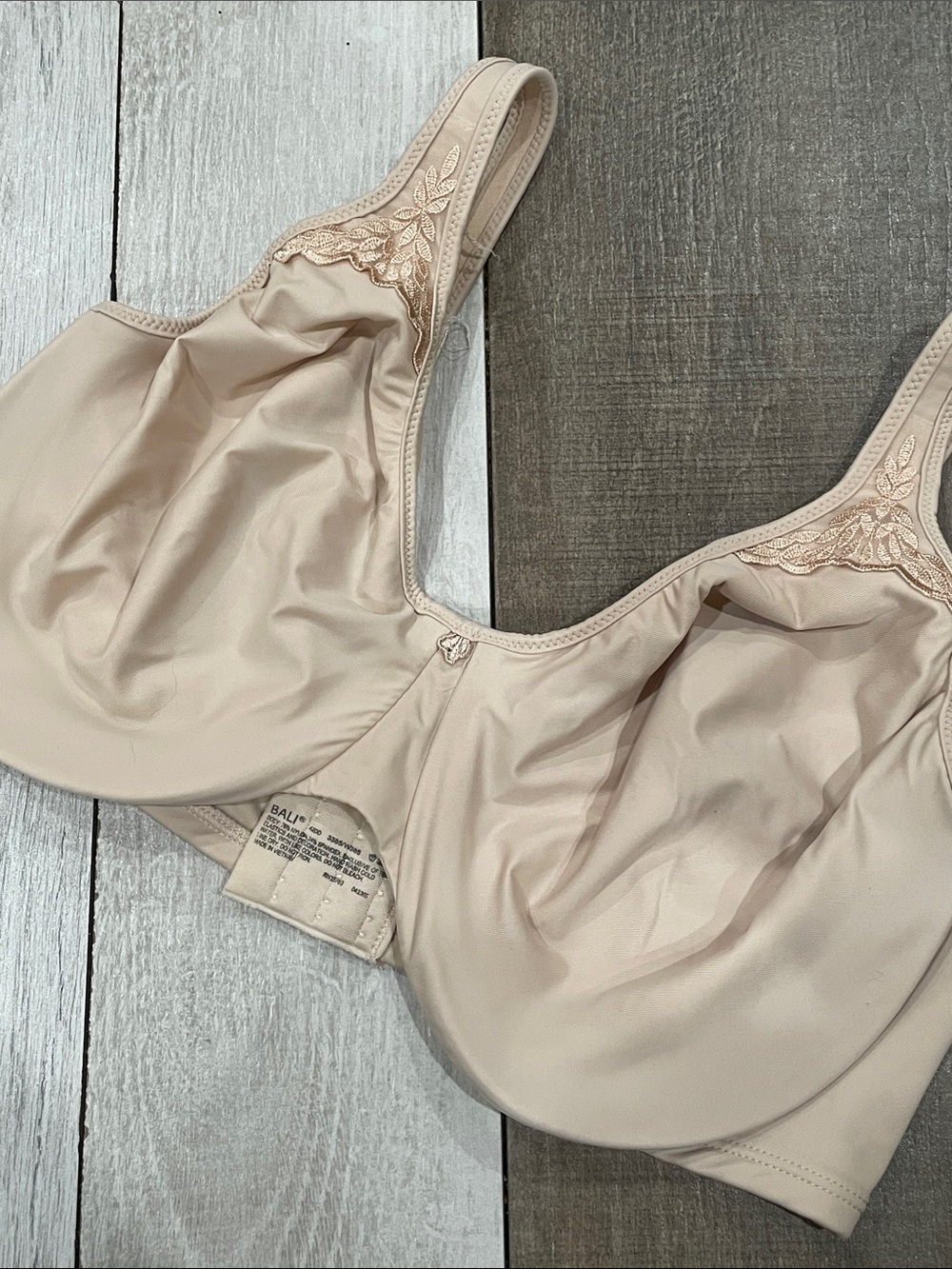 BALI Everyday Full Coverage Nude Underwire Bra Sz 42DD